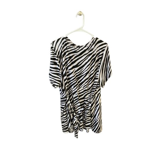 Torrid Womens Size 4 Black White Plunging Neck Line Tunic Top Shirt Zebra Print - Picture 3 of 4